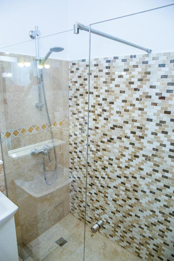 Apartament Luxury Irina Apartment ริชนอฟ ภายนอก รูปภาพ