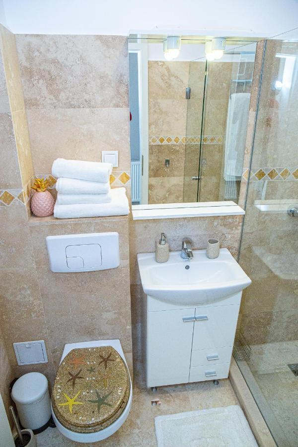 Apartament Luxury Irina Apartment ริชนอฟ ภายนอก รูปภาพ